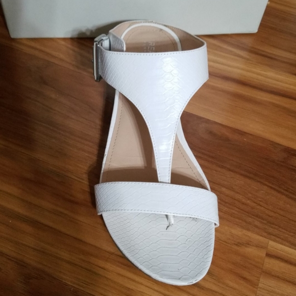 Sandals - Picture 3 of 4